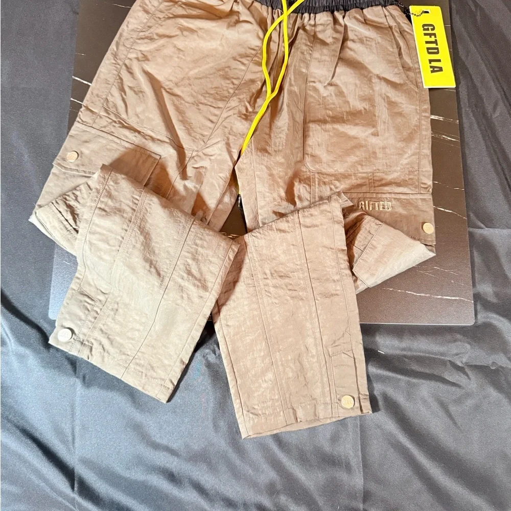 NWT‎ GFTD LA MENS  SZ SM NYLON MINK COLORED WINDBREAKER PANTS. SNAP POCKETS